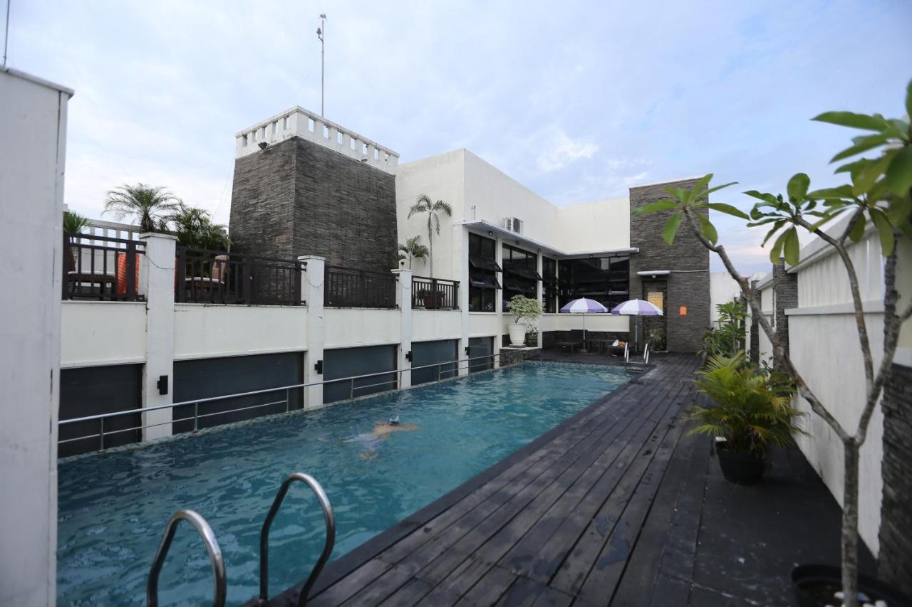Hotel Santika Pontianak Esterno foto